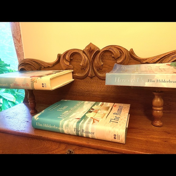 Elin Hilderbrand Five Books, Four Stories - Picture 5 of 11